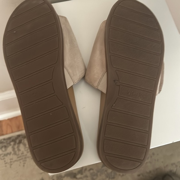 Vionic Suede Ruffle Slides 9 - Picture 3 of 7